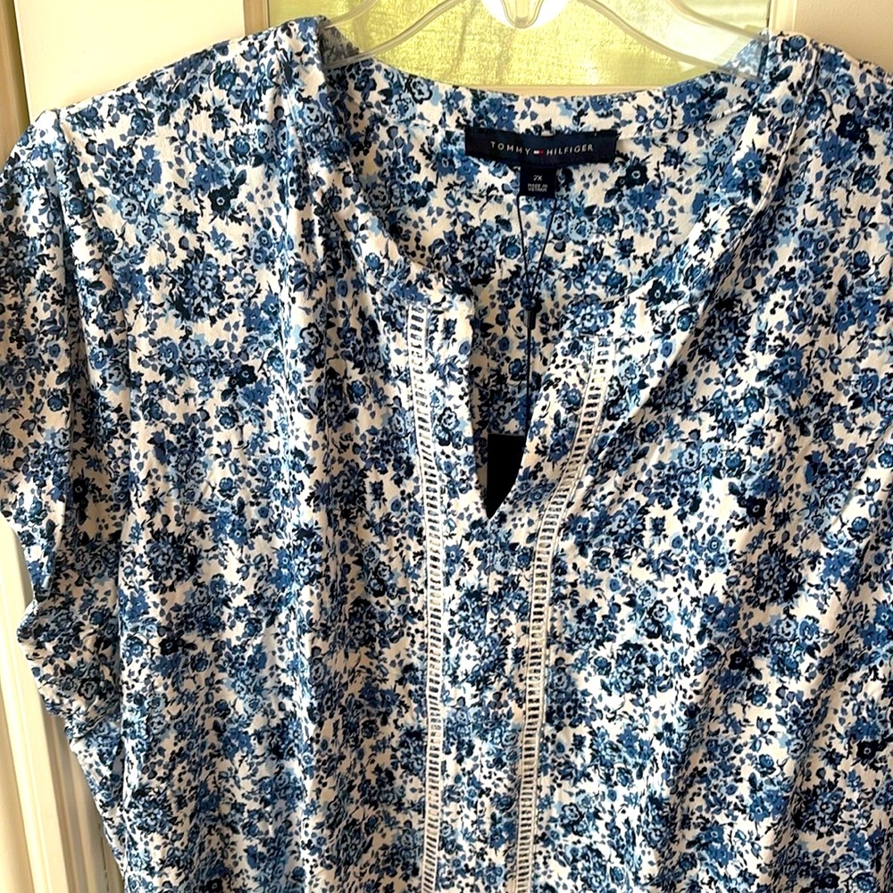 NWT 2X Tommy Hilfiger blue floral top